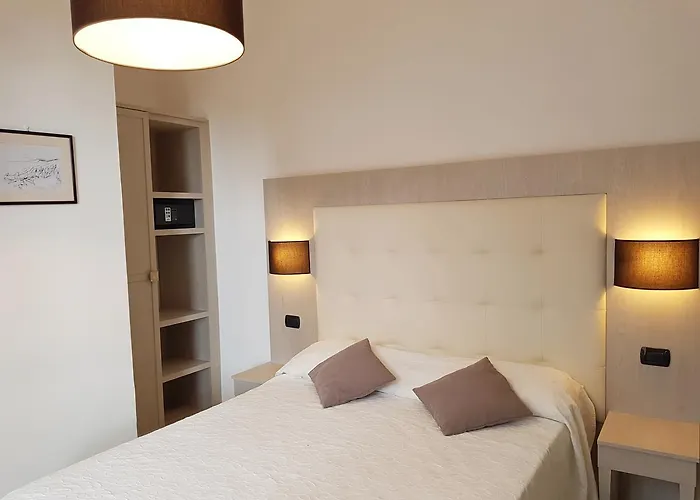 알베르고 데글리 아미치 3* 몬테로소 알 마레