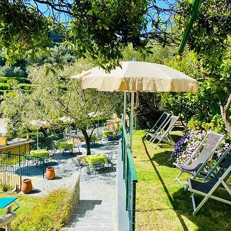 Degli Amici Moggia Hotel 3*